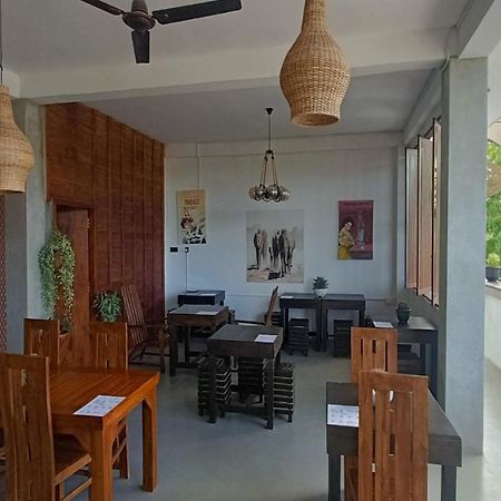 Yasis Surf Lodge Mirissa Buitenkant foto