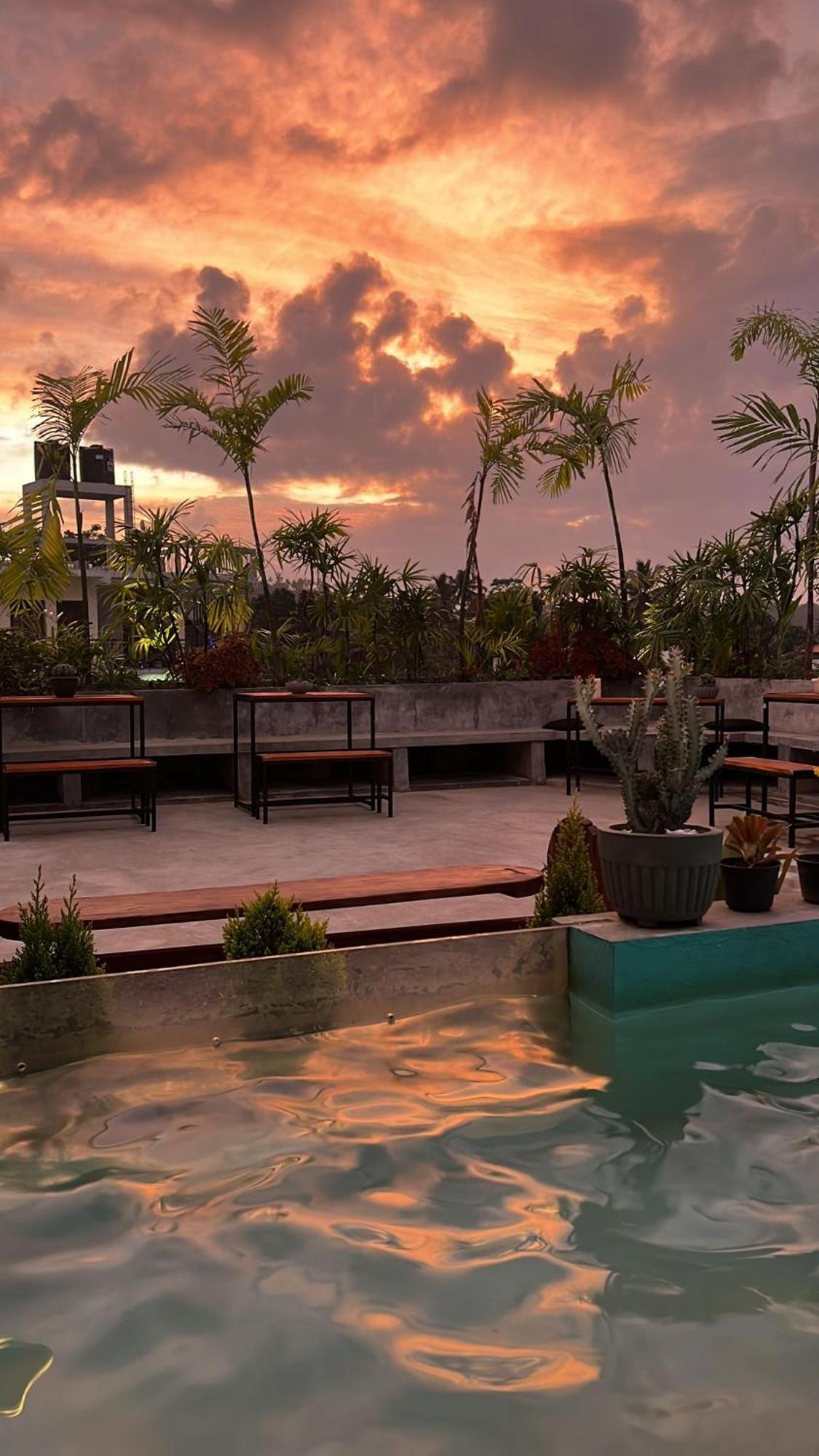 Yasis Surf Lodge Mirissa Buitenkant foto